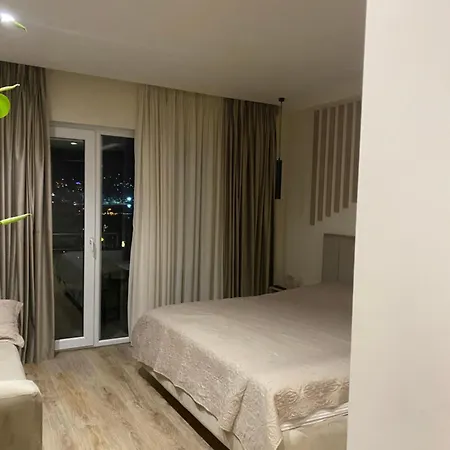 Studio Apartment *